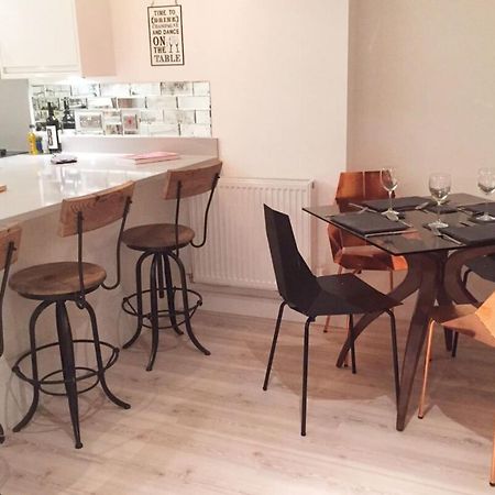Spacious 1 Bedroom Split Level Old Pub Conversion Tower Bridge London Eksteriør billede