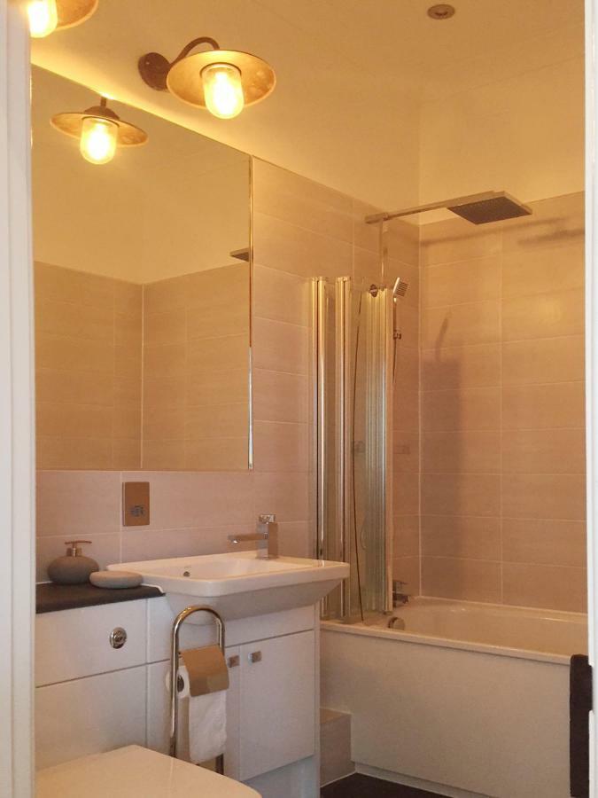 Spacious 1 Bedroom Split Level Old Pub Conversion Tower Bridge London Eksteriør billede